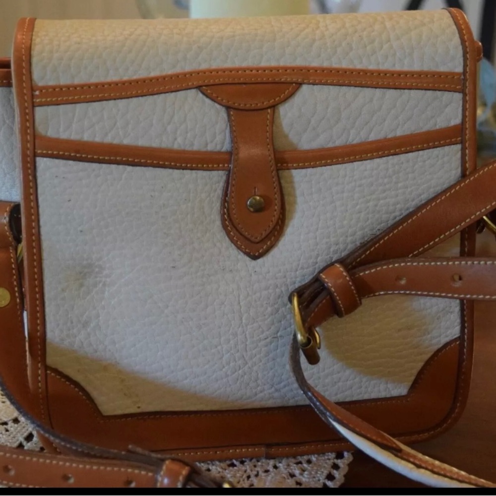 Dooney & Bourke white signature logo purse - Picture 2 of 3